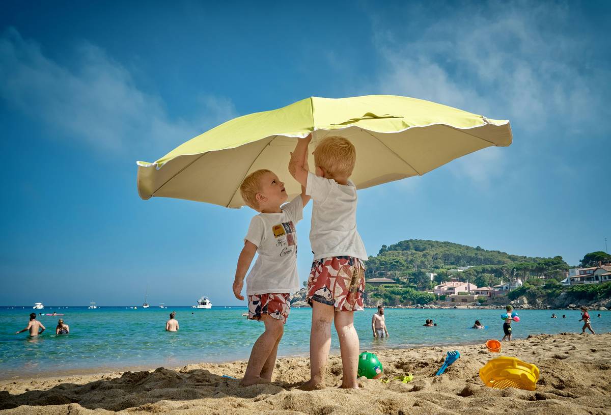 child care baby sunscreen can i applied to infant's shoulders during beach outing